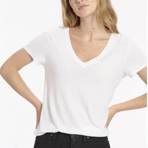 NWT Splendid Kate V-Neck Tee  Classic White Women's Top. Size: Large.